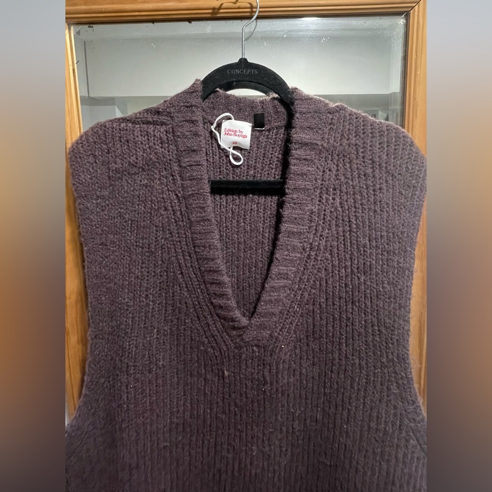 Knit Sweter Vest from H&M Edition by John Boyega